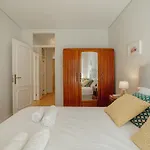 شقة Downtown Design With Balcony By Vacationy *