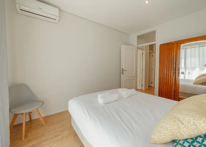 Downtown Design With Balcony By Vacationy Апартаменты