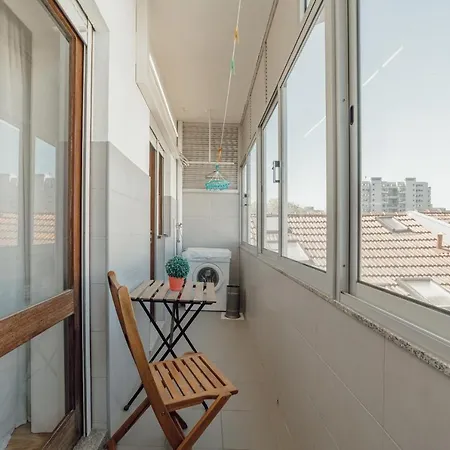 Apartment Downtown Design With Balcony By Vacationy *