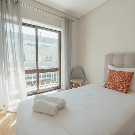 Downtown Design With Balcony By Vacationy Porto