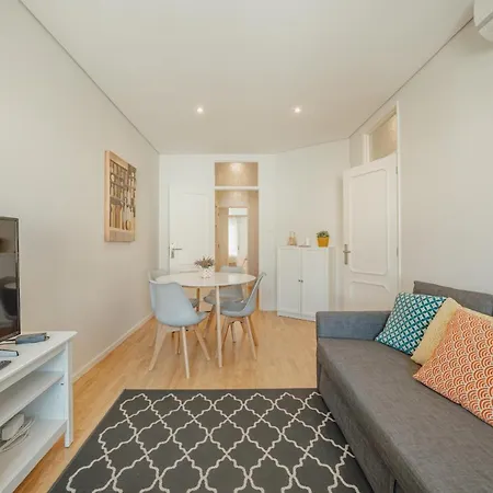 Downtown Design With Balcony By Vacationy Apartment