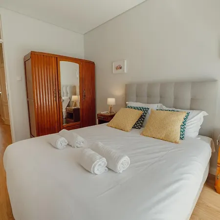 Downtown Design With Balcony By Vacationy Apartment Porto