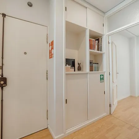 Downtown Design With Balcony By Vacationy Apartment