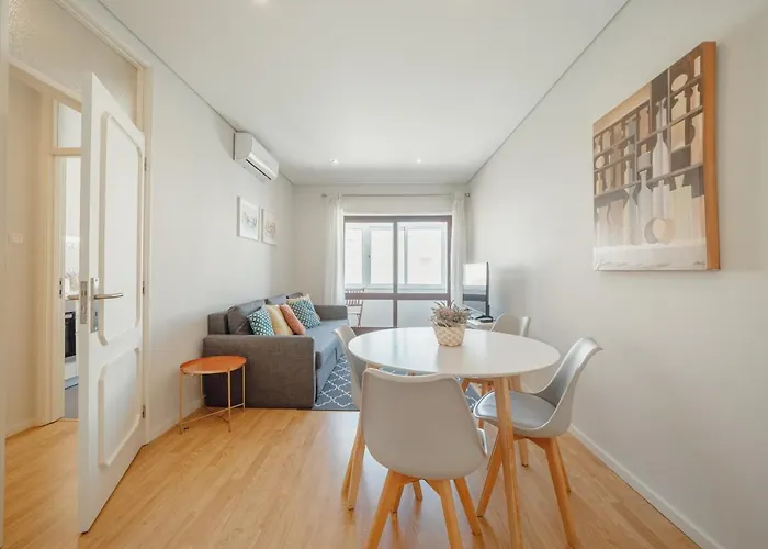 Downtown Design With Balcony By Vacationy * ポルト