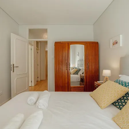 Daire Downtown Design With Balcony By Vacationy *