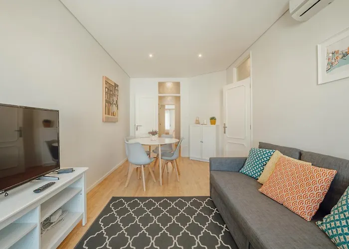 Downtown Design With Balcony By Vacationy Apartment