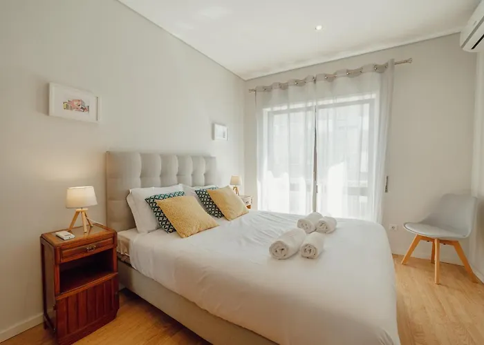 Apartment Downtown Design With Balcony By Vacationy *