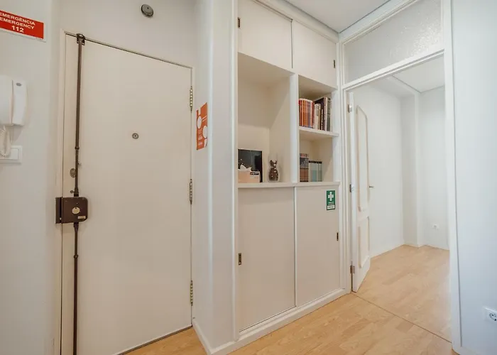 Downtown Design With Balcony By Vacationy Apartment