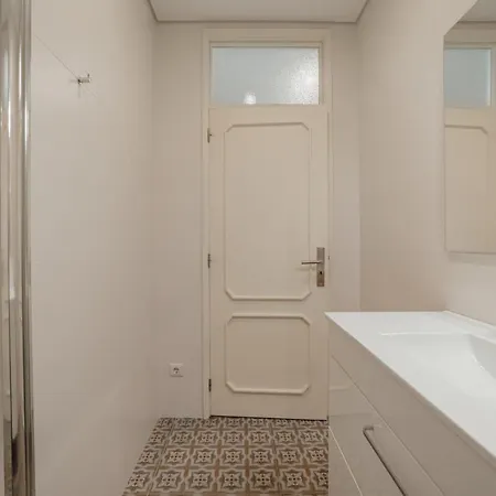 Downtown Design With Balcony By Vacationy Πόρτο